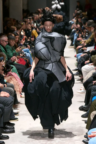 Look 10